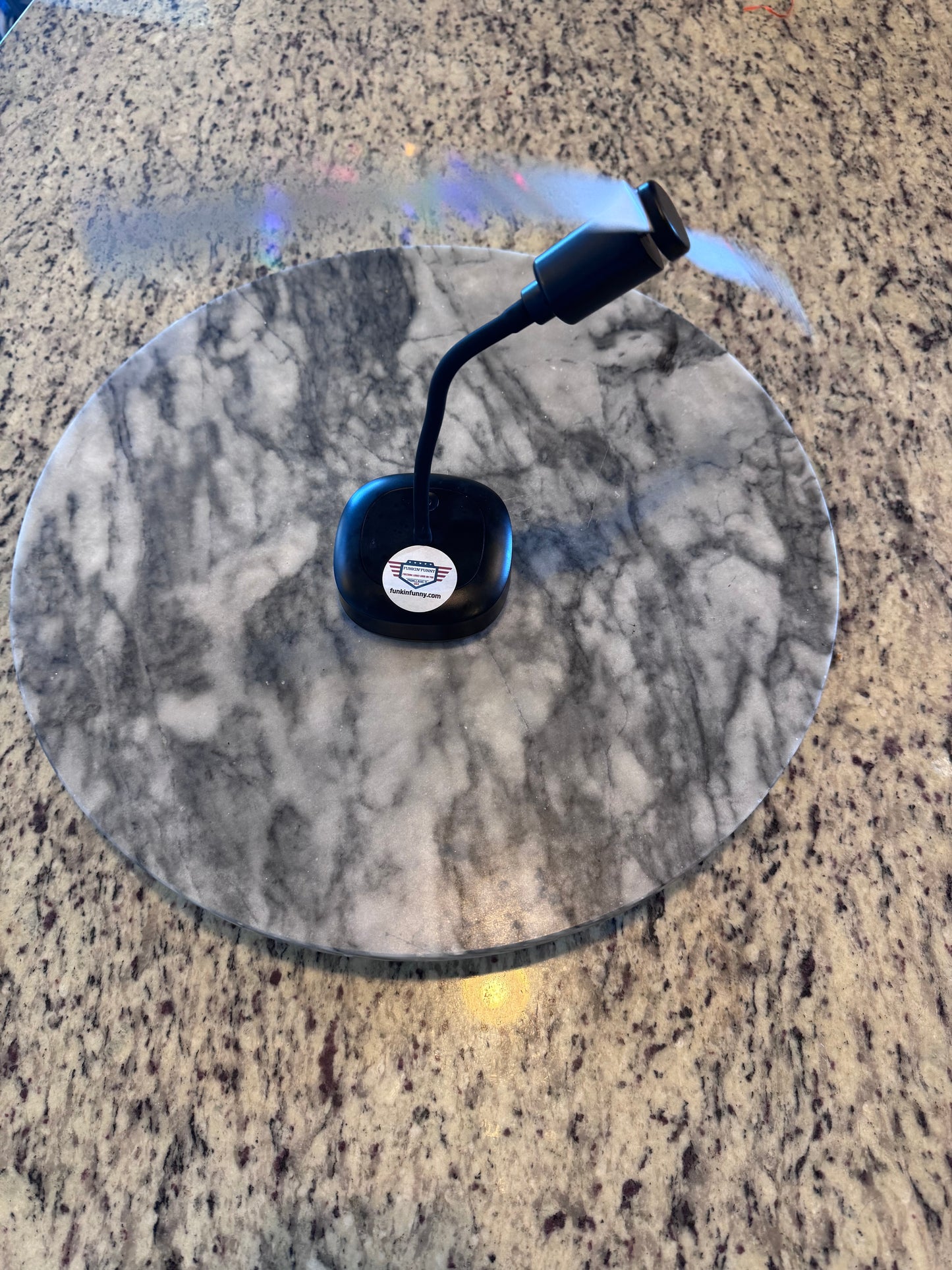 Food Fan - Fly Keepaway - Rechargeable 17 hrs - USB-C